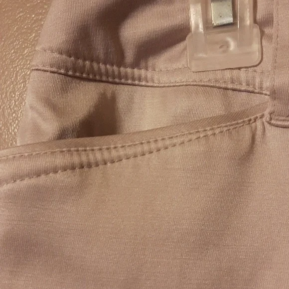 Tan capris - Picture 3 of 8